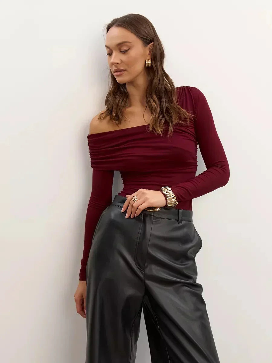 Clara Monroe Top na jedno rameno
