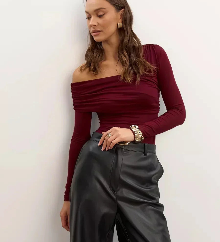 Clara Monroe Top na jedno rameno