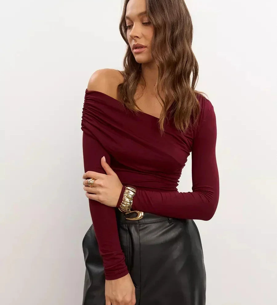 Clara Monroe Top na jedno rameno