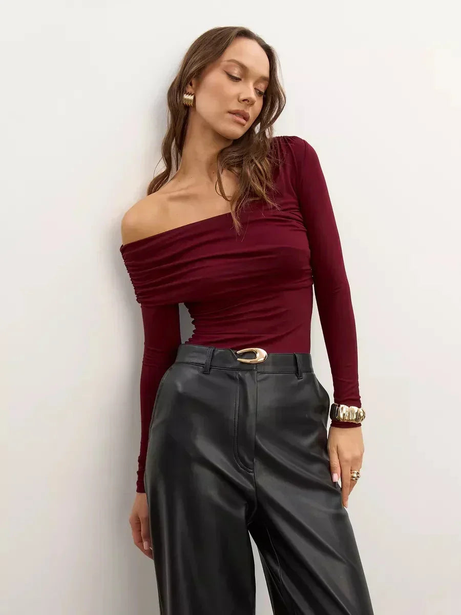 Clara Monroe Top na jedno rameno