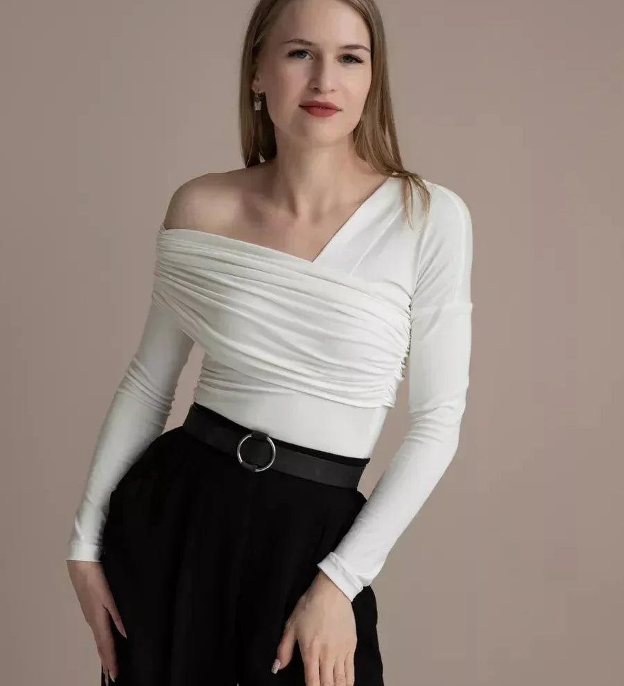 Clara Monroe Top na jedno rameno
