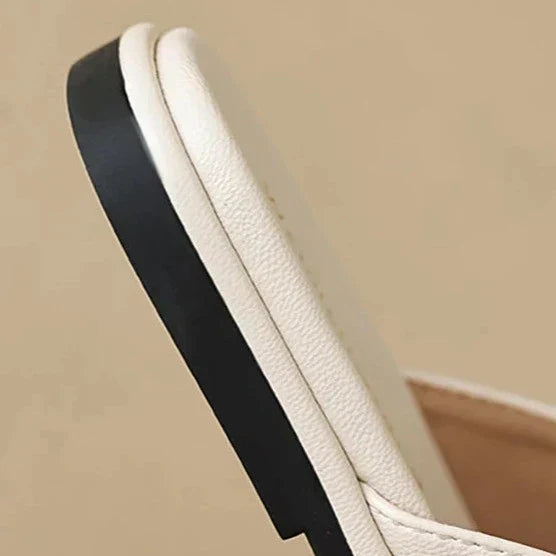 Minimalistické sandály s přezkou