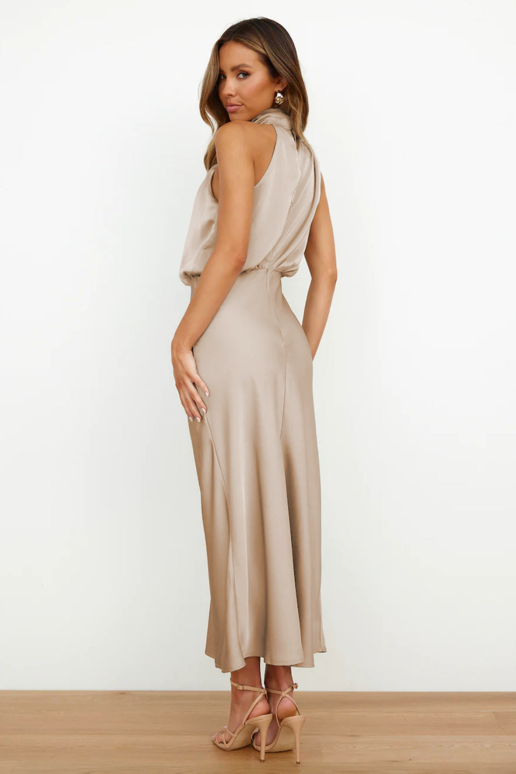 Tyra | Elegantní večerní šaty s halter výstřihem