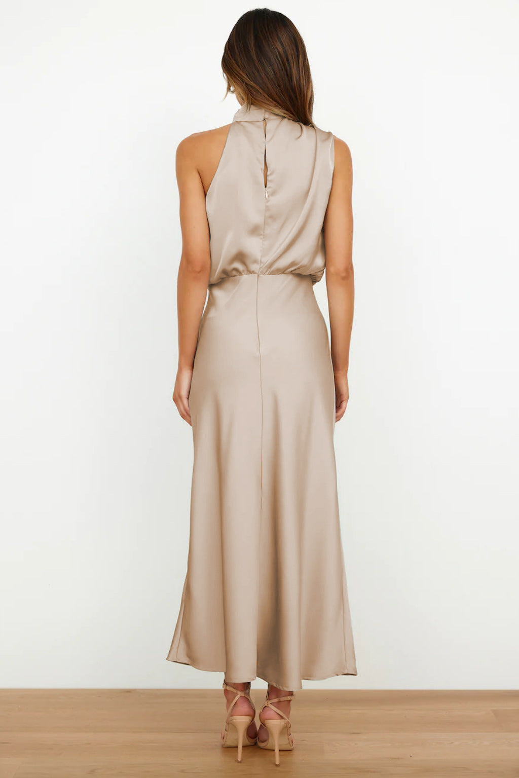Tyra | Elegantní večerní šaty s halter výstřihem