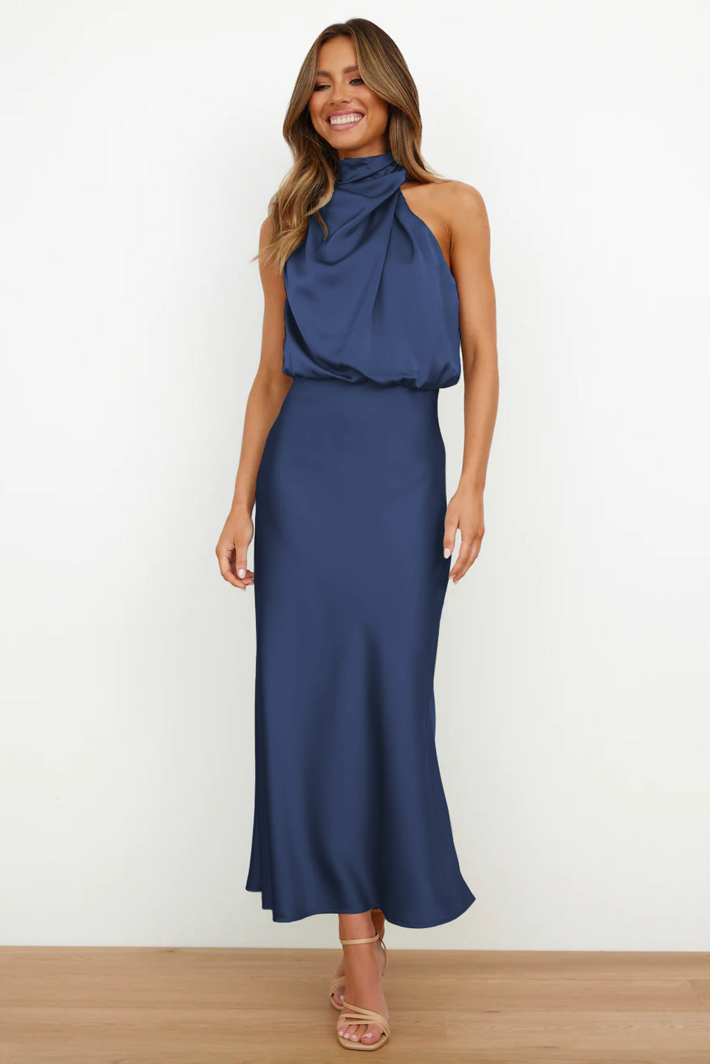 Tyra | Elegantní večerní šaty s halter výstřihem