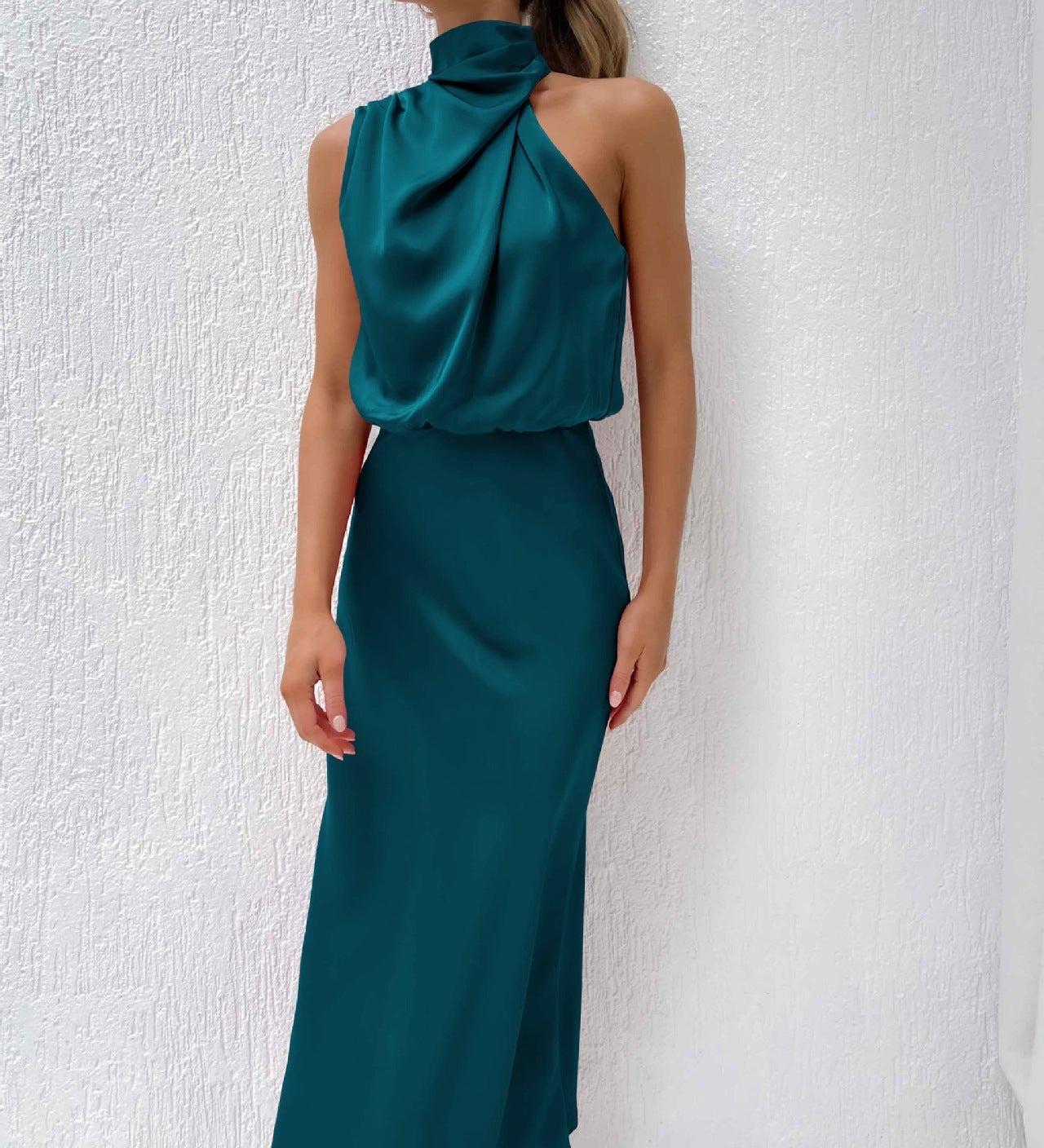 Tyra | Elegantní večerní šaty s halter výstřihem