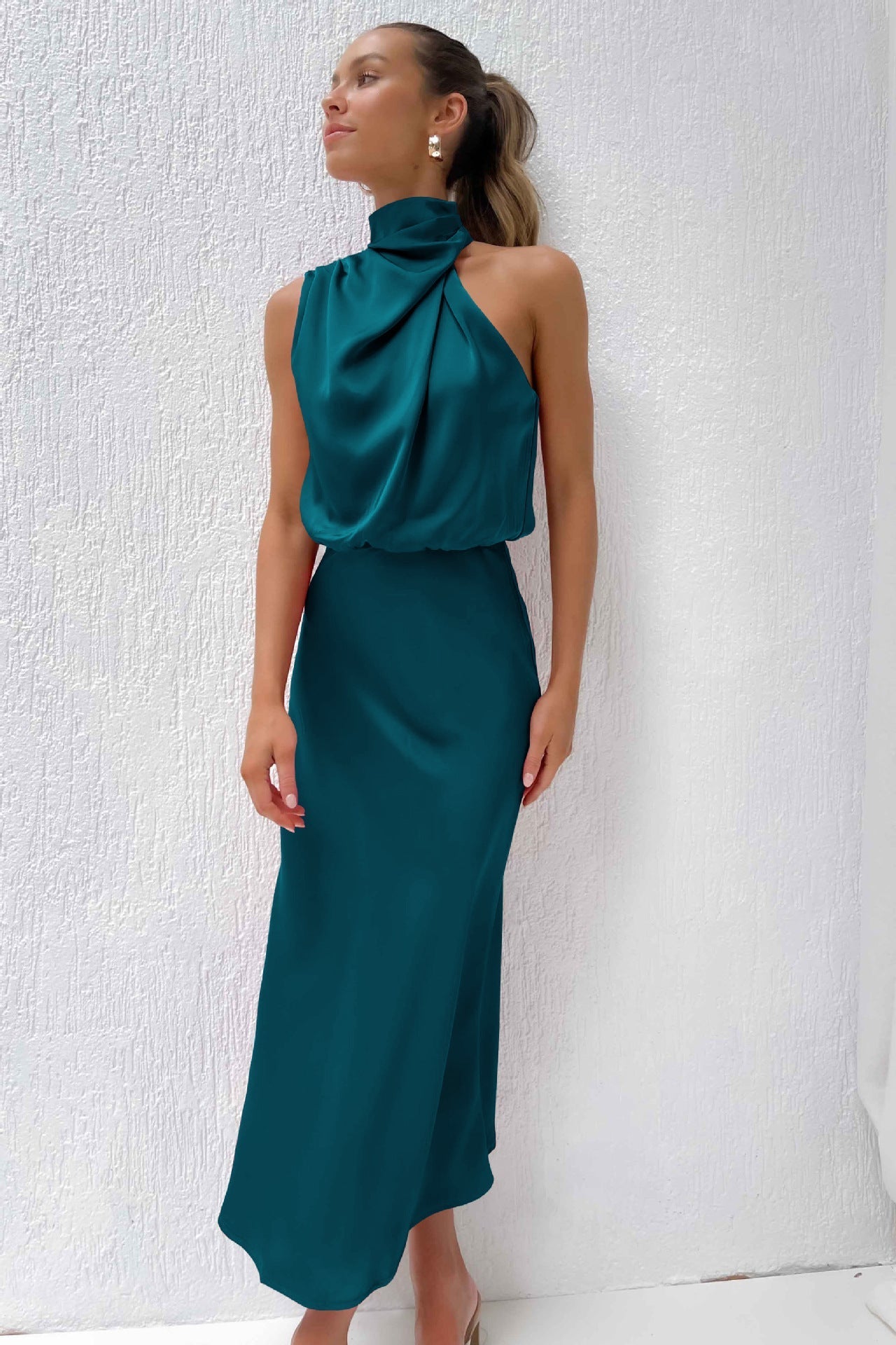 Tyra | Elegantní večerní šaty s halter výstřihem
